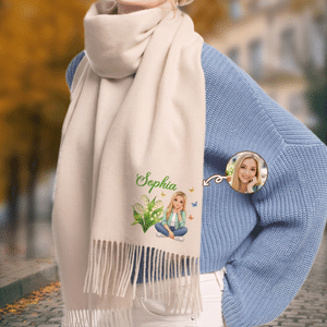 Gepersonaliseerde, veelkleurige sjaal/omslagdoek met cartoonfiguurtje, foto, geboortebloem en kwastjes, met naam – winteraccessoire, kerstcadeau voor vrouwen