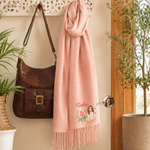 Gepersonaliseerde, veelkleurige sjaal/omslagdoek met cartoonfiguurtje, foto, geboortebloem en kwastjes, met naam – winteraccessoire, kerstcadeau voor vrouwen