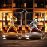 Personligt 3D-effektglas med motiv av basebollspelare (slagman och kastare), 10 oz Rock Whiskey-glas med namn och nummer – jubileumspresent till en man som älskar baseboll
