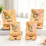 Supporto per cellulare in legno personalizzato con farfalla colorata e fiore del mese di nascita, con nome: decorazione da scrivania, regalo di compleanno per familiari, amici e colleghi d'ufficio