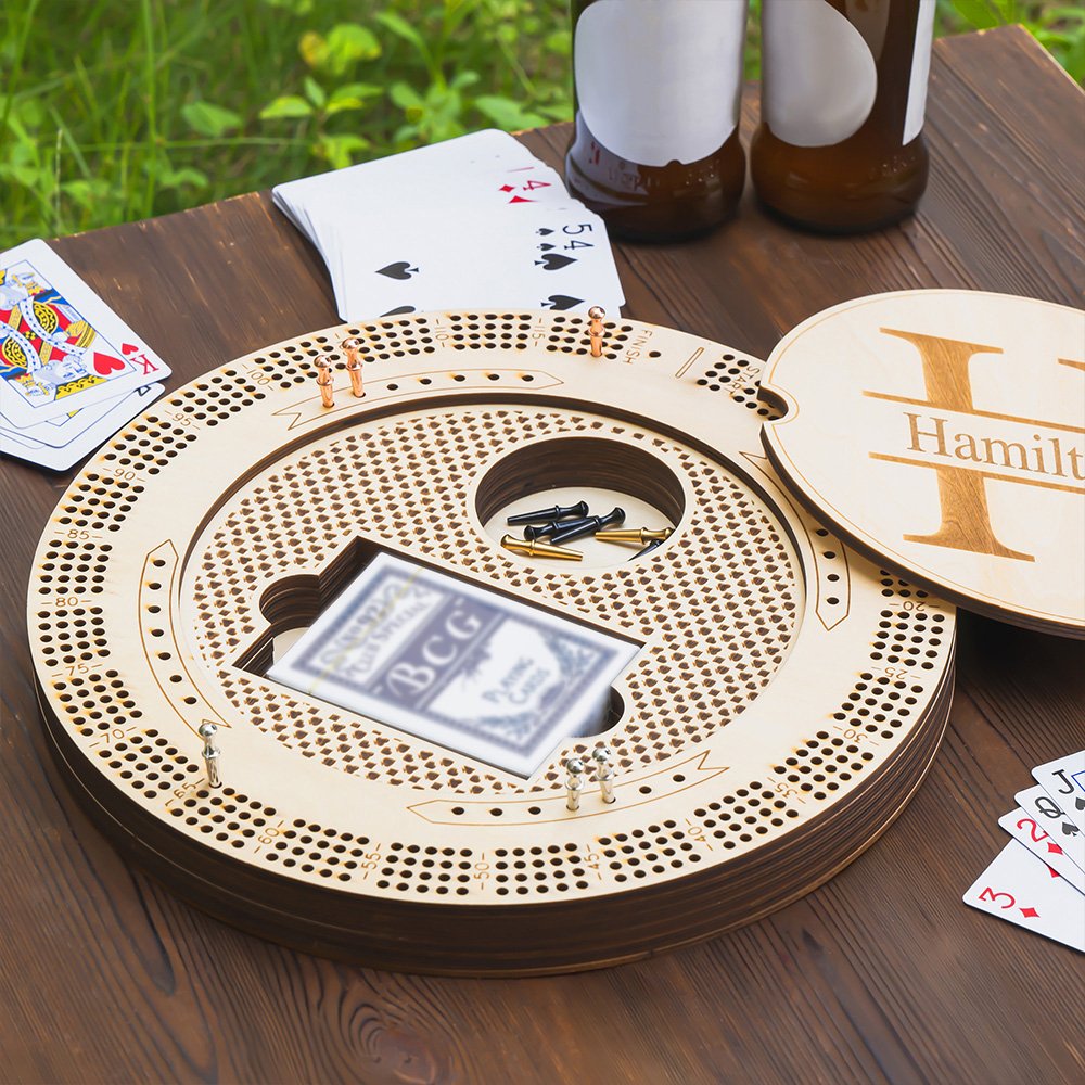 Juego de tablero de madera para jugar al Cribbage personalizado con monograma grabado, 4 pistas y 16 clavijas Juego de viaje para fiestas Regalo de cumpleaños para los amantes del Cribbage 4