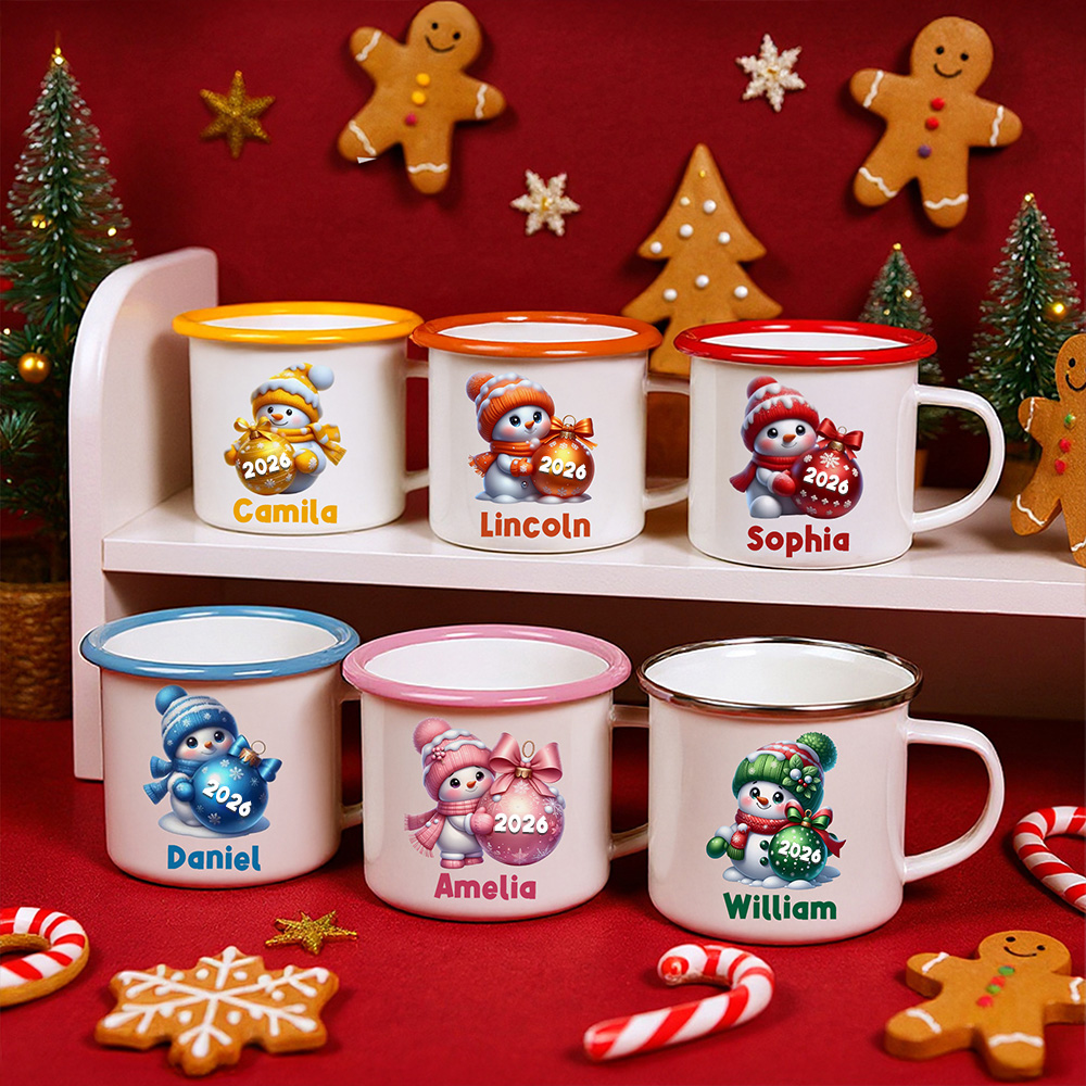 Personalisierte niedliche Weihnachten Schneemann Multicolor 12 oz Emaille Becher mit Namen und Jahr Weihnachtsgeschenk für Familie Kinder