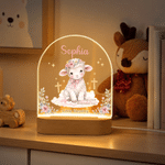 Lampada da notte LED personalizzata con versetto cristiano sull’agnello, base in legno e nome: ideale per la cameretta del bambino, regalo di compleanno per neonati