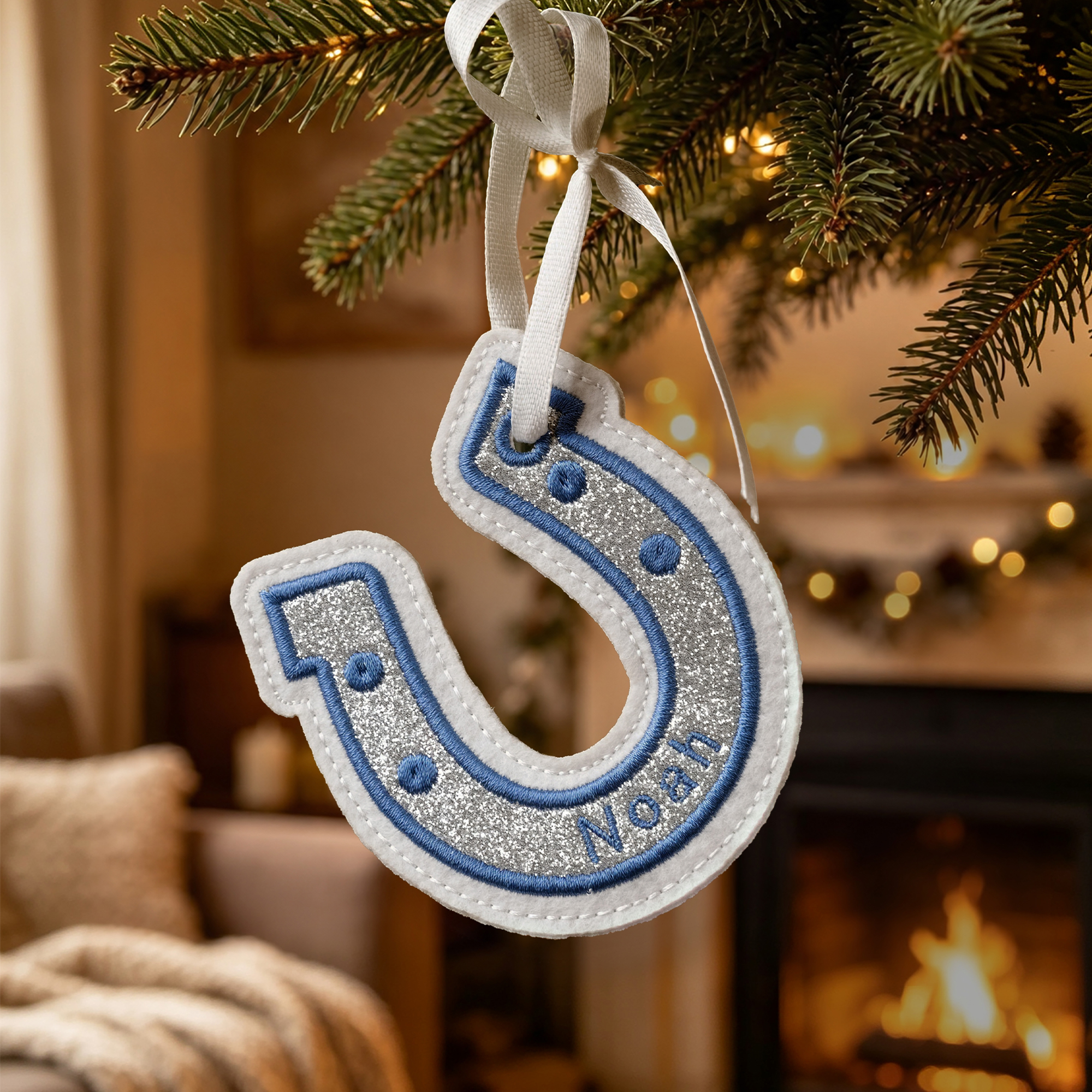 Individuell bestickter, glitzernder U-förmiger Taschenanhänger in Hufeisenform mit Schriftzug – als Geschenk zum Schulanfang, zur Babyparty oder zu Weihnachten für Kinder und Schüler