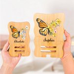 Supporto per cellulare in legno personalizzato con farfalla colorata e fiore del mese di nascita, con nome: decorazione da scrivania, regalo di compleanno per familiari, amici e colleghi d'ufficio
