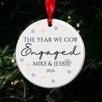 Ornement romantique personnalisé en céramique avec 2 rubans et année Décoration de l'arbre de Noël Cadeau de fiançailles pour jeunes mariés Couples 2