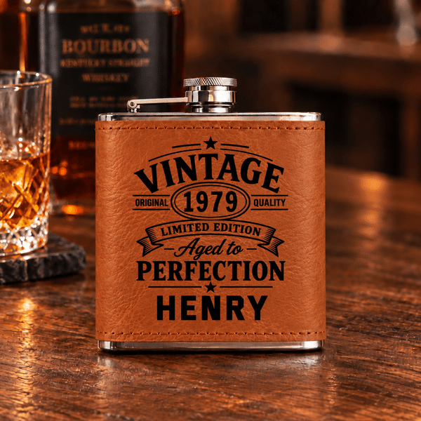 Personalized Vintage Star Badge PU Leather Hip Flask with Name and Year Daily Use Retirement Birthday Gift for Dad Grandpa
