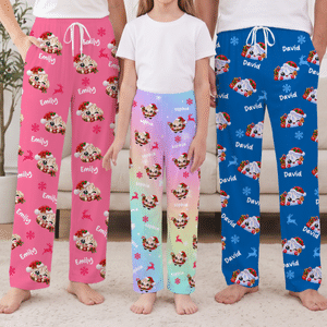 Pantaloni da pigiama morbidi con motivo natalizio personalizzato a forma di gnocchetti in stile cartone animato, con nome; ideali per l'uso quotidiano, come regalo di compleanno o di Natale per la fam