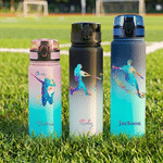 Personalisierte, mehrfarbige Trinkflasche mit Baseball- oder Fußball-Pose als Silhouette, mit Namen – Geburtstags- oder Schulanfangsgeschenk für Kinder, Sportler und Sportfans