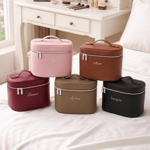 Personalisierte Reise-Kosmetiktasche aus Leder mit Griff – Kosmetiktaschen-Organizer – Geburtstagsgeschenk, Geschenk für Brautjungfern, Geschenk zum Heiratsantrag – Geschenk für sie