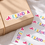 Personalisierte, bunte Regenbogen-Buchstaben-Blumen-Bleistifte mit Herzaufklebern, mit Namen und Text – Geschenk zum Schulanfang, zu Weihnachten oder zum Geburtstag für Jungen und Mädchen