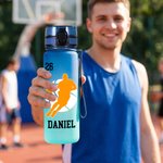 Botella de agua personalizada con la silueta de un jugador de baloncesto a todo color y su nombre: ideal para el entrenamiento diario, la vuelta al cole o como regalo de cumpleaños para un adolescente