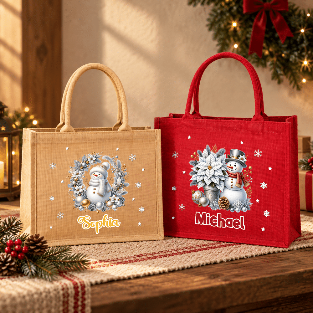 Bolso de lino rojo de gran capacidad, personalizado con un muñeco de nieve navideño y ramas de pino, con nombre. Ideal para el uso diario, como regalo para fiestas navideñas, para la familia, los amig 1