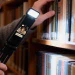 Lampada da lettura a LED a 3 colori con clip, personalizzata con personaggi dei cartoni animati vintage e nome, ideale per lo studio e la lettura, perfetta come regalo di compleanno per studenti e ama 5
