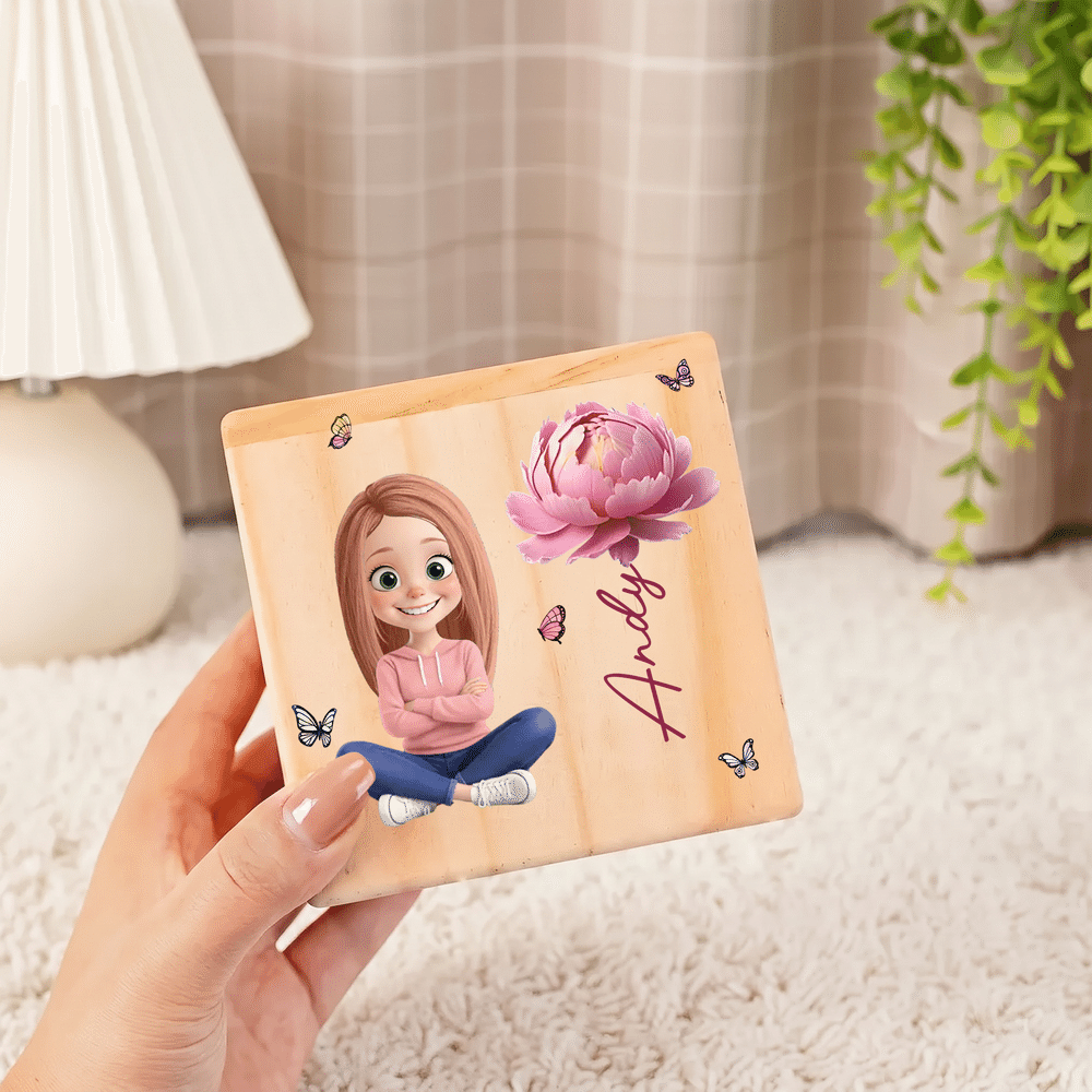 Personlig, söt sparbössa i trä med 3D-effekt, tecknad flicka och födelsedagsblomma – med namn, perfekt som födelsedags- eller barnens dag-present till flickor 2