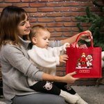Individuell gestaltete rote Tragetasche mit großem Fassungsvermögen und 3D-Effekt, mit Weihnachts-Cartoon-Figuren-Motiv, Foto, Initialen und Namen – Weihnachtsgeschenk für Kinder und die Familie