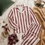 Gepersonaliseerde pyjamaset met monogram, feestelijke strepen, hulst en dennen, met initialen – thuiskleding, verjaardags- en kerstcadeau voor vriendinnen