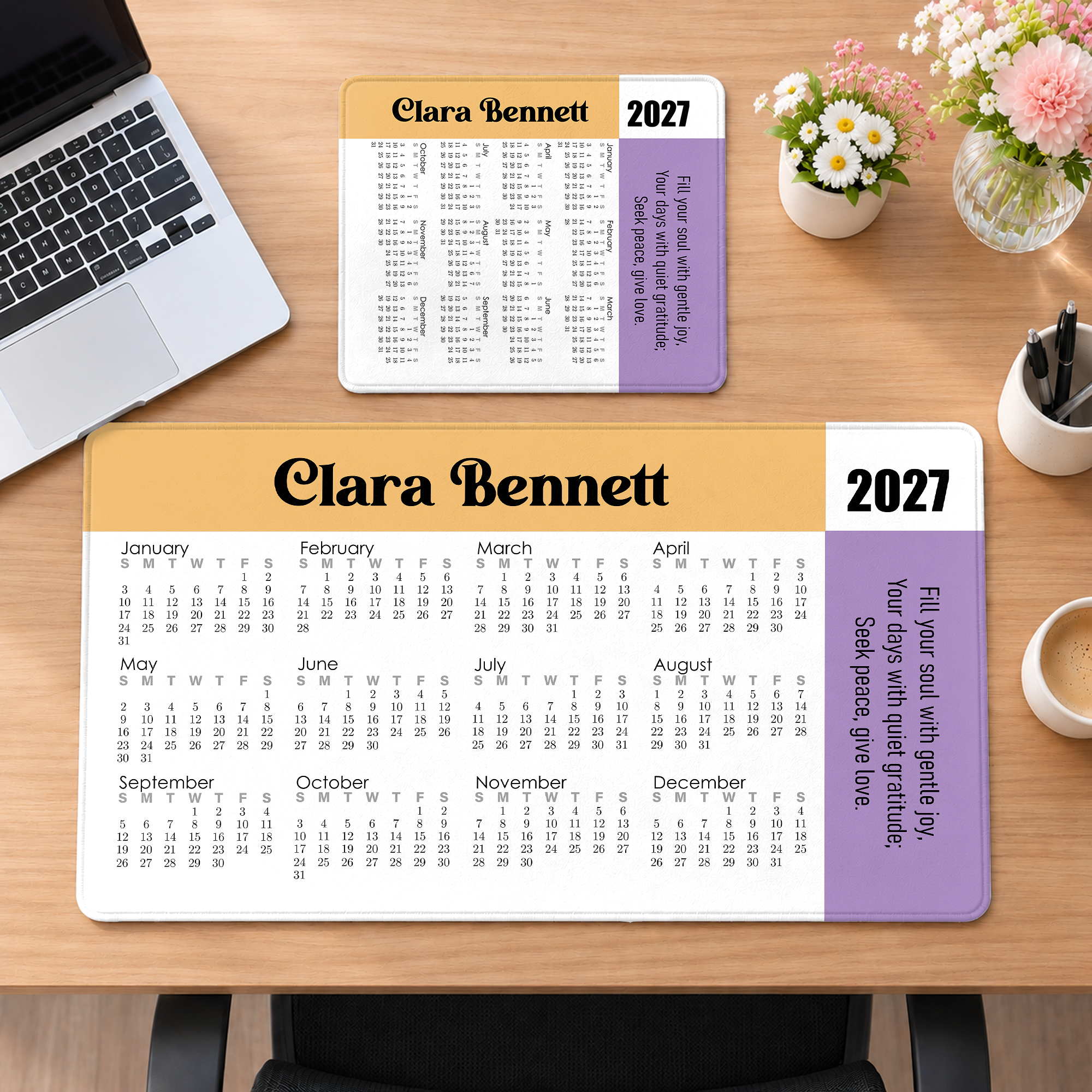 Individuell gestaltetes, rutschfestes und wasserfestes Mauspad mit Kalender für 2027 und 2028, Schreibtischunterlage mit Namen und Text – Accessoire für den Schreibtisch, Geschenk für Schüler, Studenten und Gamer