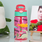 Botella de agua personalizada con nombre de dinosaurio de dibujos animados de 17 oz con pajita y tapa antiderrame Regalo de cumpleaños de vuelta al cole para niños y niñas 5