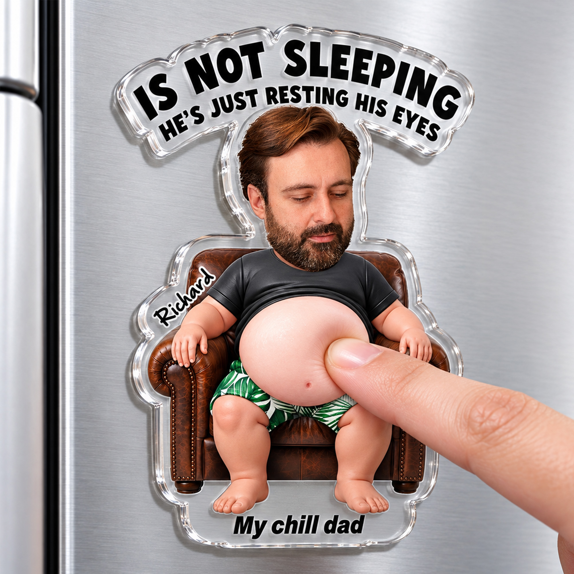 Personalisierter, lustiger „Dad Is Not Sleeping“-Kühlschrankmagnet aus weichem Silikon mit Foto auf dem Bauch und Namen – Geburtstags- und Vatertagsgeschenk für Papa und Männer