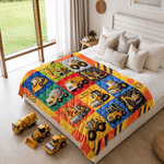 Individuell gestaltete, weiche Kuscheldecke mit Cartoon-Motiv und Steppoptik: Baufahrzeug mit Namenszug – Geburtstags- und Weihnachtsgeschenk für Jungen, die LKWs lieben