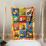 Individuell gestaltete, weiche Kuscheldecke mit Cartoon-Motiv und Steppoptik: Baufahrzeug mit Namenszug – Geburtstags- und Weihnachtsgeschenk für Jungen, die LKWs lieben