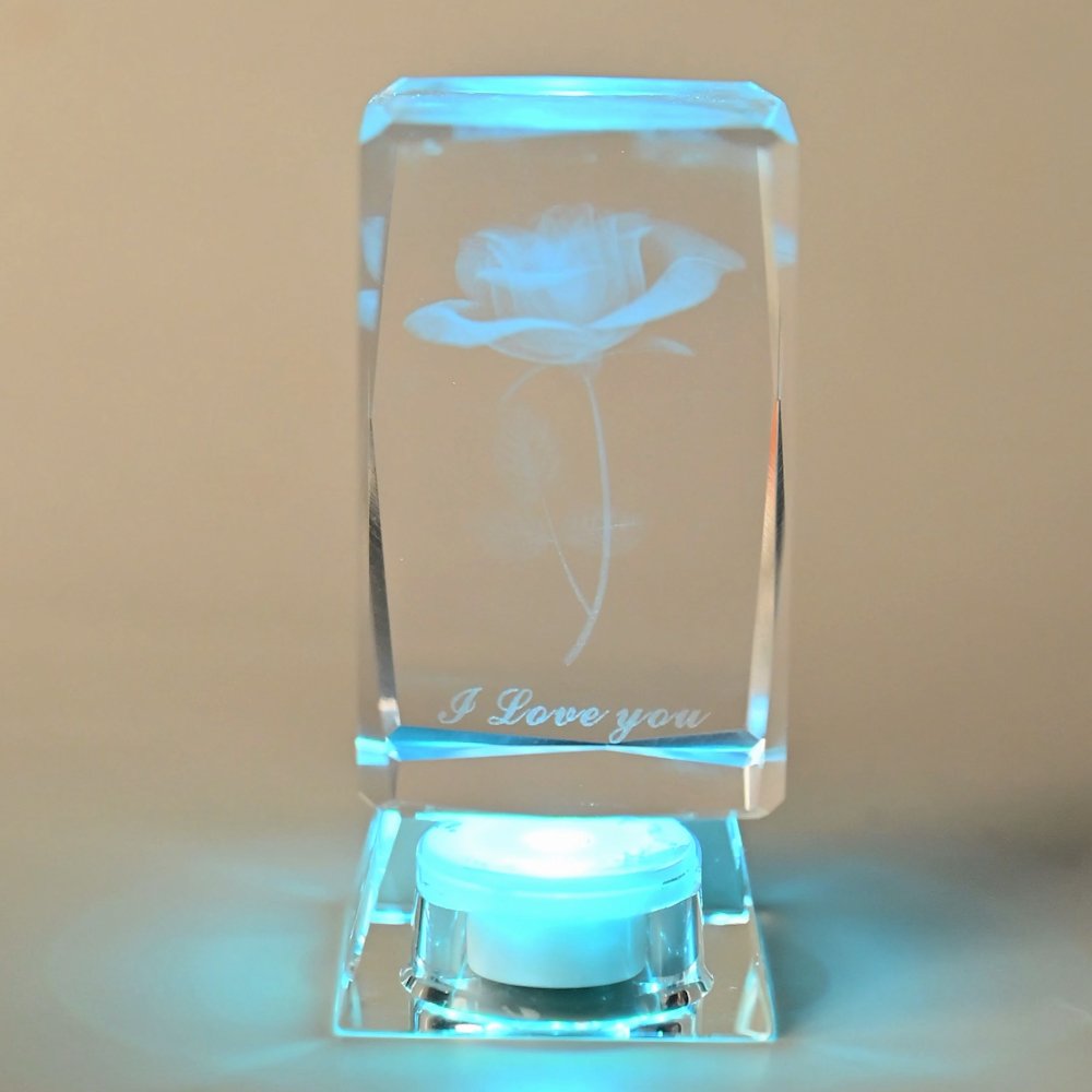 Bases de lumière en cristal de roche 3D personnalisées pour un cadeau de Saint-Valentin 3