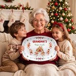 Personlig julplatta med pepparkaksgubbe – ”Perfect Batch” – med namn och stativ, bordsdekoration och julklapp till mormor och familjen