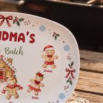 Personlig julplatta med pepparkaksgubbe – ”Perfect Batch” – med namn och stativ, bordsdekoration och julklapp till mormor och familjen