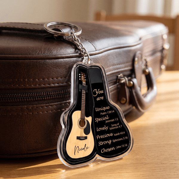Gepersonaliseerde acryl-sleutelhanger met 3D-effect in de vorm van een gitaar of viool, met naam; geschikt voor dagelijks gebruik, verjaardags- of kerstcadeau voor violisten en gitaristen