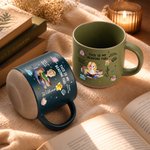 Personalisierte Tasse aus Steingut (12 oz) mit Cartoon-Figur, Geburtsblume und Namen – für den täglichen Gebrauch, als Geburtstagsgeschenk oder für den Buchclub – ein Geschenk für Buchliebhaber und Leseratten