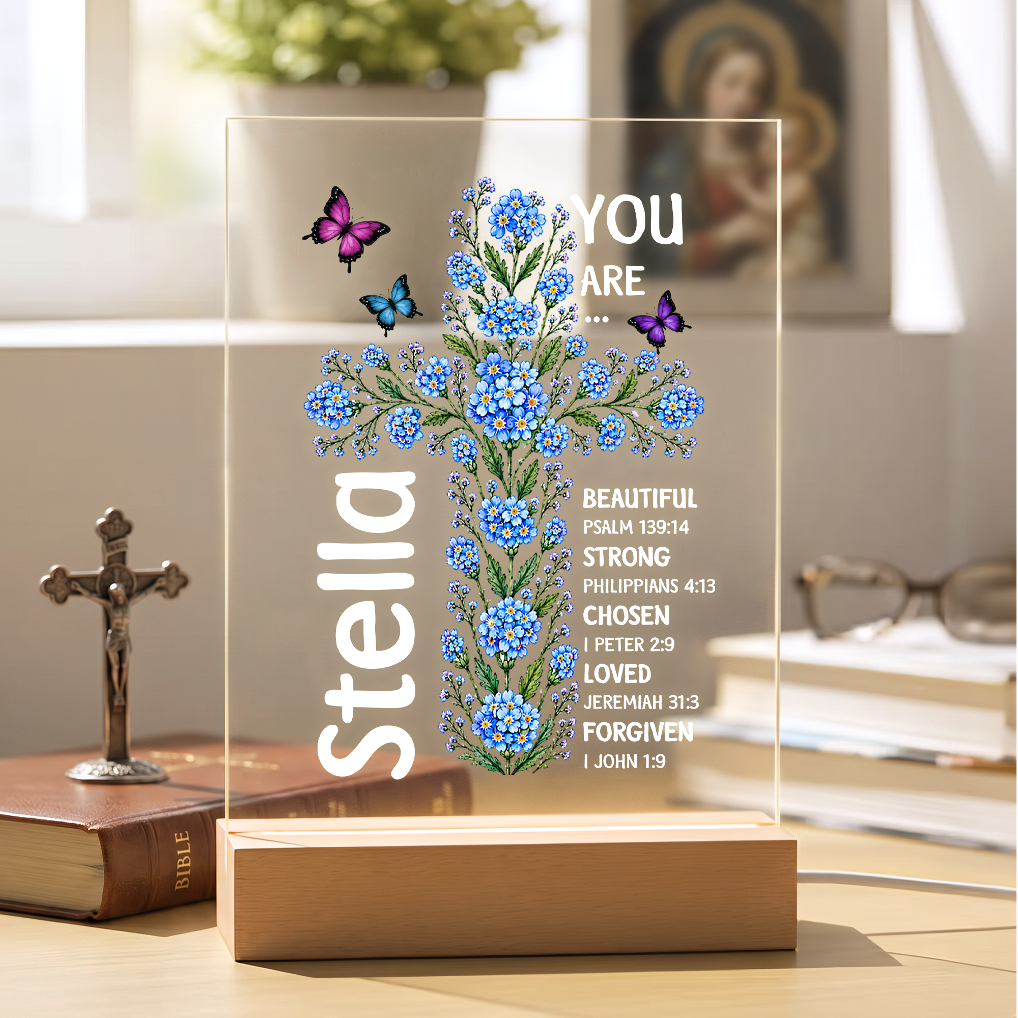 Personalisiertes LED-Nachtlicht aus Acryl mit Bibelvers, Kreuz, Geburtsblume und der Aufschrift „You Are Loved“ sowie Holzsockel – Geburtstags- und Taufgeschenk für christliche Kinder