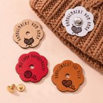 Personalisierte Blumen-Etiketten aus PU-Leder mit Nieten | 10er Set mit Text | Strickzubehör | DIY Basteln Geschenk für Häkel- und Strickliebehaber