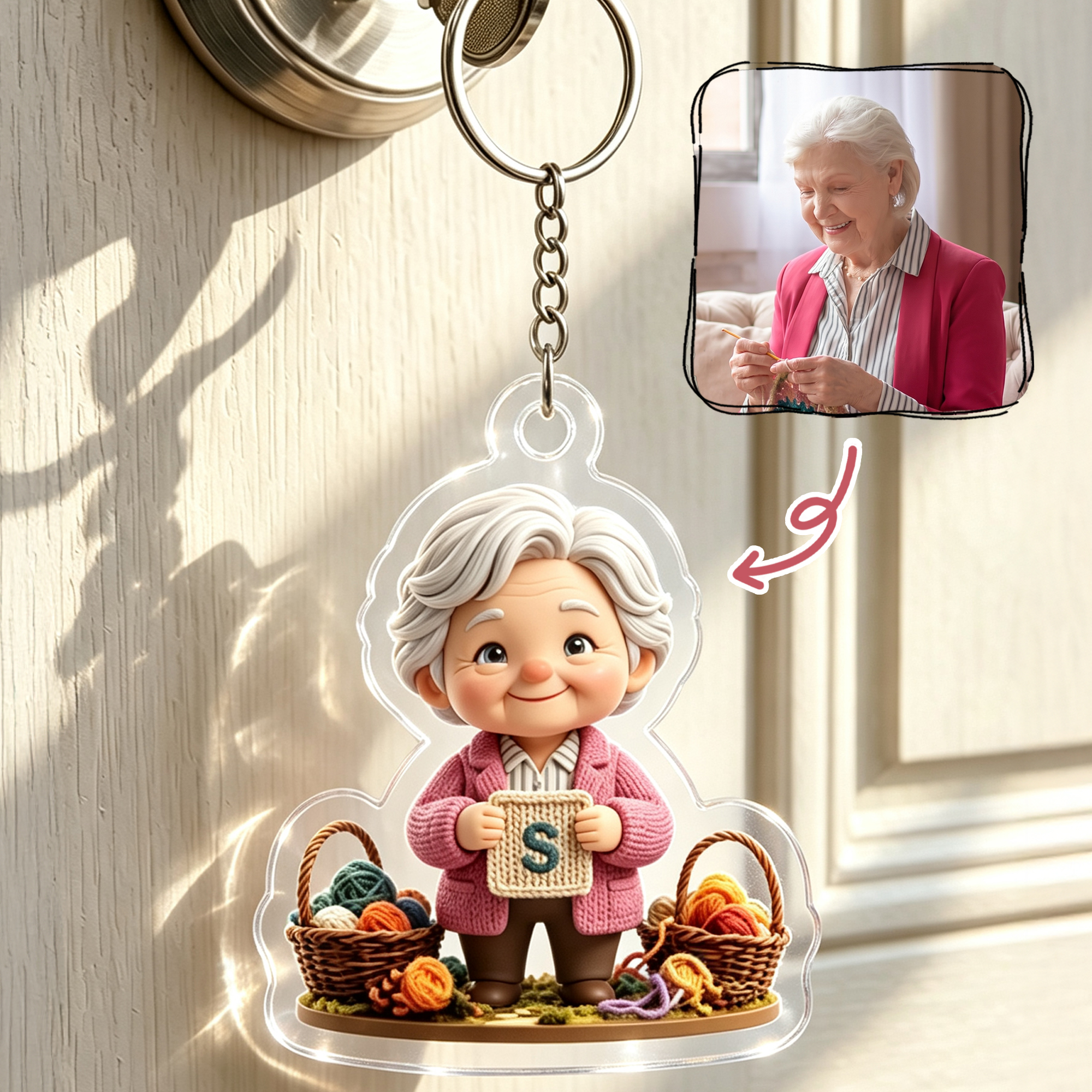 Individuell gestalteter, exquisiter Acryl-Schlüsselanhänger mit 3D-Effekt und Foto der strickenden Oma – Geburtstagsgeschenk für die Oma oder Senioren mit Initialen