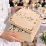 Gepersonaliseerde houten bewaardoos met kruis- en duifmotief, voorzien van naam en datum – christelijk doop- en eerste communiecadeau voor kinderen, familie en vrienden