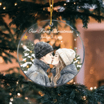 Personlig akvarellfoto – «Vår første jul» – julepynt i akrylglass med navn og tekst – trepynt – julegave til par, kone og mann 2