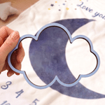 Spersonalizowany drewniany wskaźnik do kocyka „Chmura z kwiatami” z kartką z życzeniami, imieniem i tekstem – rekwizyt do zdjęć, świąteczny prezent na baby shower dla noworodka