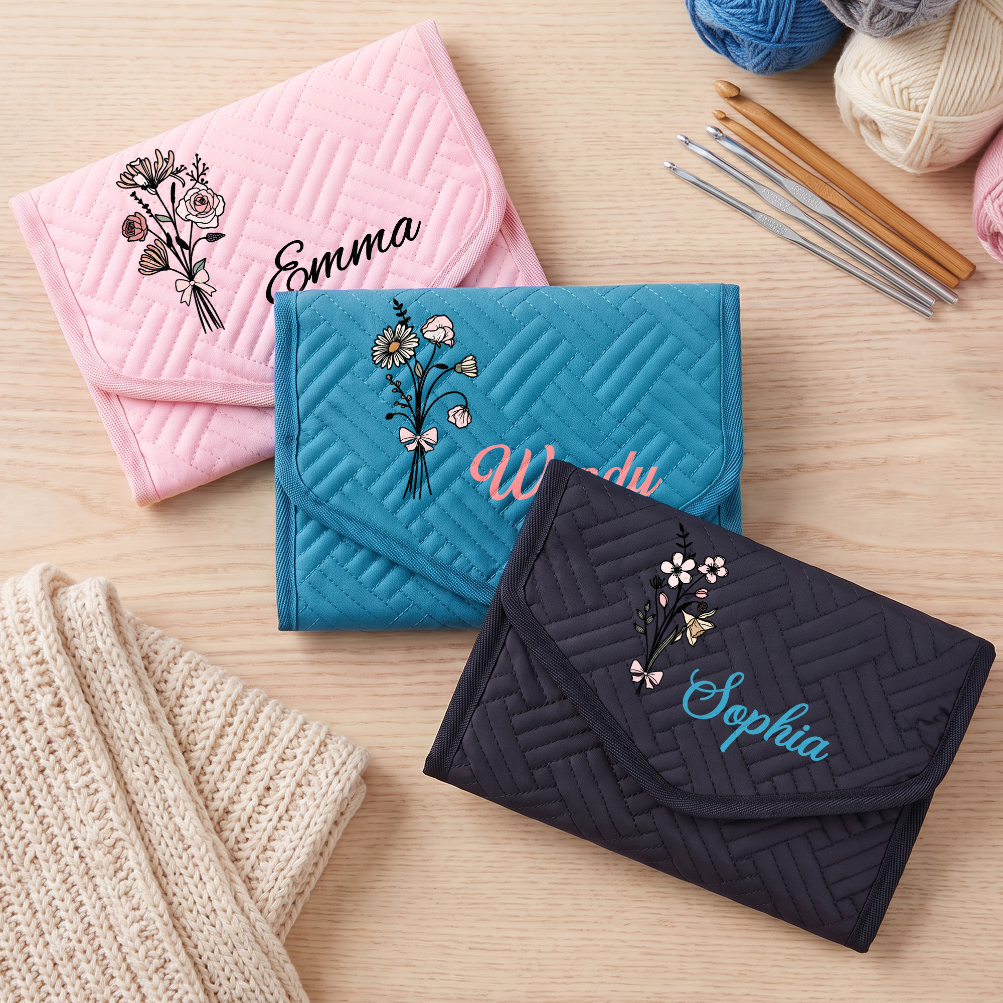 Individuell gestalteter, minimalistischer Häkelnadel-Organizer mit Geburtsblume und Namen – Strickzubehör als Geburtstagsgeschenk für Mama, Oma und Häkelbegeisterte