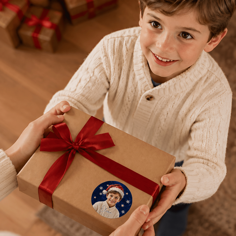 Pegatina impermeable personalizada con foto de un personaje infantil, pintura al óleo con temática navideña y nombre; regalo navideño para niños y niñas 8