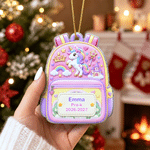 Gepersonaliseerd acrylornament in de vorm van een schoolrugzak met cartoonmotief uit de Fantasy-serie, voorzien van naam en jaartal – kerst- en verjaardagscadeau voor kinderen en het hele gezin