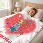 Individuell gestaltete, niedliche Kuscheldecke mit Cartoon-Figur und Geburtsblume, mit Namen – Wohnaccessoire, Geburtstags- und Weihnachtsgeschenk für Familie, Freunde und Kinder