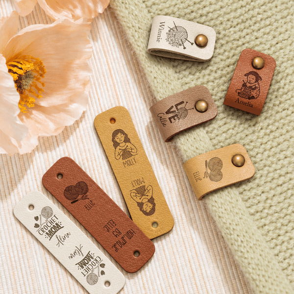 Etiqueta personalizada de estilo retro con icono, hecha a mano en piel sintética, con nombre y texto. Tienda de artesanía. Regalo de costura para los amantes de la costura.