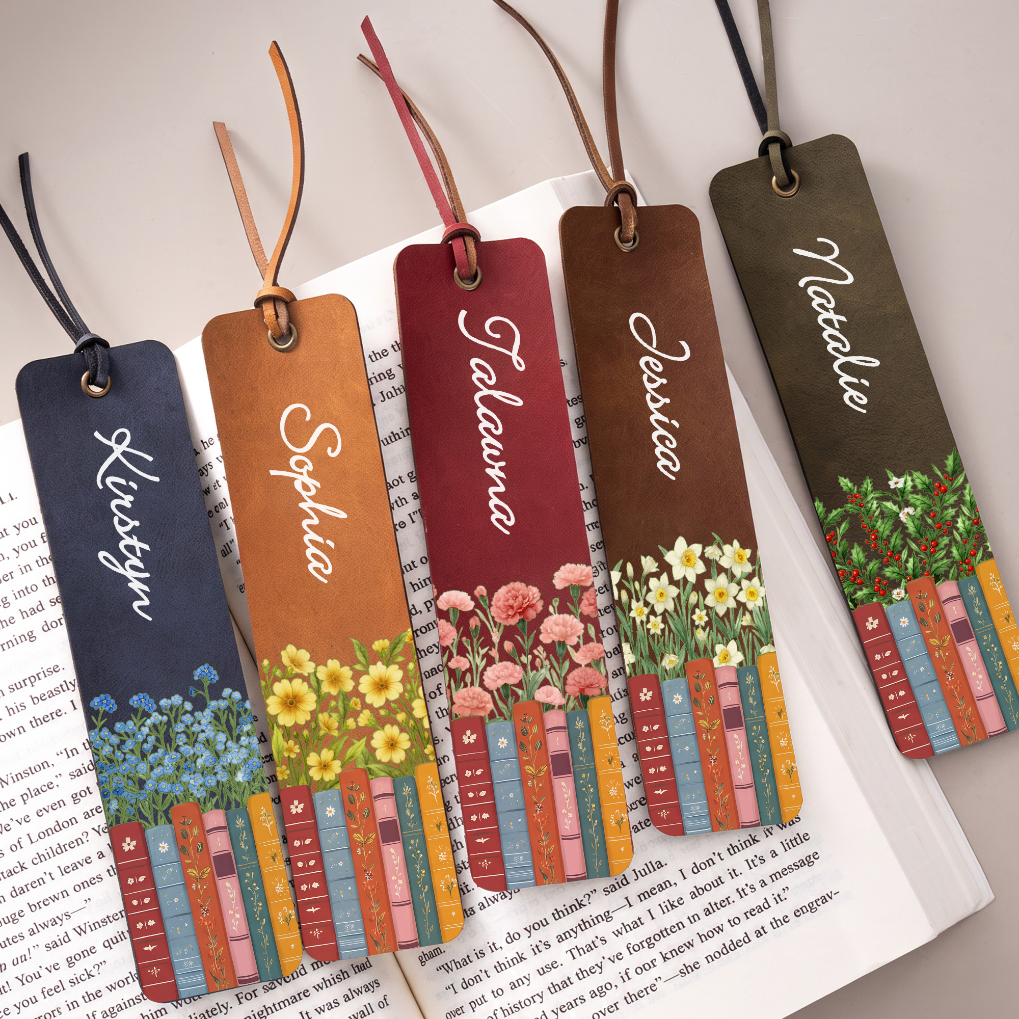 Personalisiertes Buch mit Geburtsblumen – Lesezeichen aus PU-Leder mit Namen – Leseaccessoire – Geburtstagsgeschenk für Bücherwürmer und Buchliebhaber