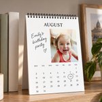 Calendario 2027-2028 con fotos familiares personalizadas y llenas de significado, con texto, para decorar el día a día; recuerdo ideal como regalo de Navidad o de cumpleaños para la familia y los recién casados 3