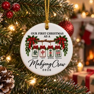 Decorazione in ceramica personalizzata “Il nostro primo Natale come squadra di mahjong” con 2-5 nomi – Decorazione per l’albero di Natale – Regalo per una serata di mahjong per un gruppo di appassionati