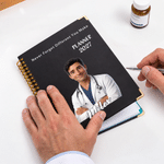 Cuaderno A5 personalizado con ilustración de personal sanitario en estilo cómic y efecto 3D, agenda semanal y mensual 2027, con nombre, ideal como regalo de cumpleaños para médicos y enfermeros