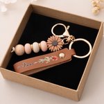 Personalized Birth Flower PU Leather Keychain with Name and Daisy Bead Charm Daily Use Birthday Gift for Family Friends Bestie