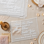 Personlig, genomskinlig bröllopsinbjudan med broderi, namn och datum samt kuvert – present till nygifta vid bröllop eller förlovningsfest 5