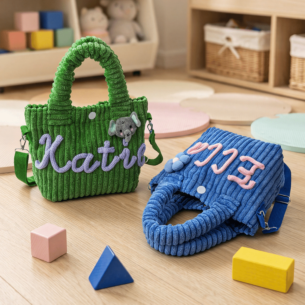 Bolso bandolera ligero de pana con parche personalizado de un animalito con flores, con nombre; ideal para el día a día y como regalo de cumpleaños para niñas 4