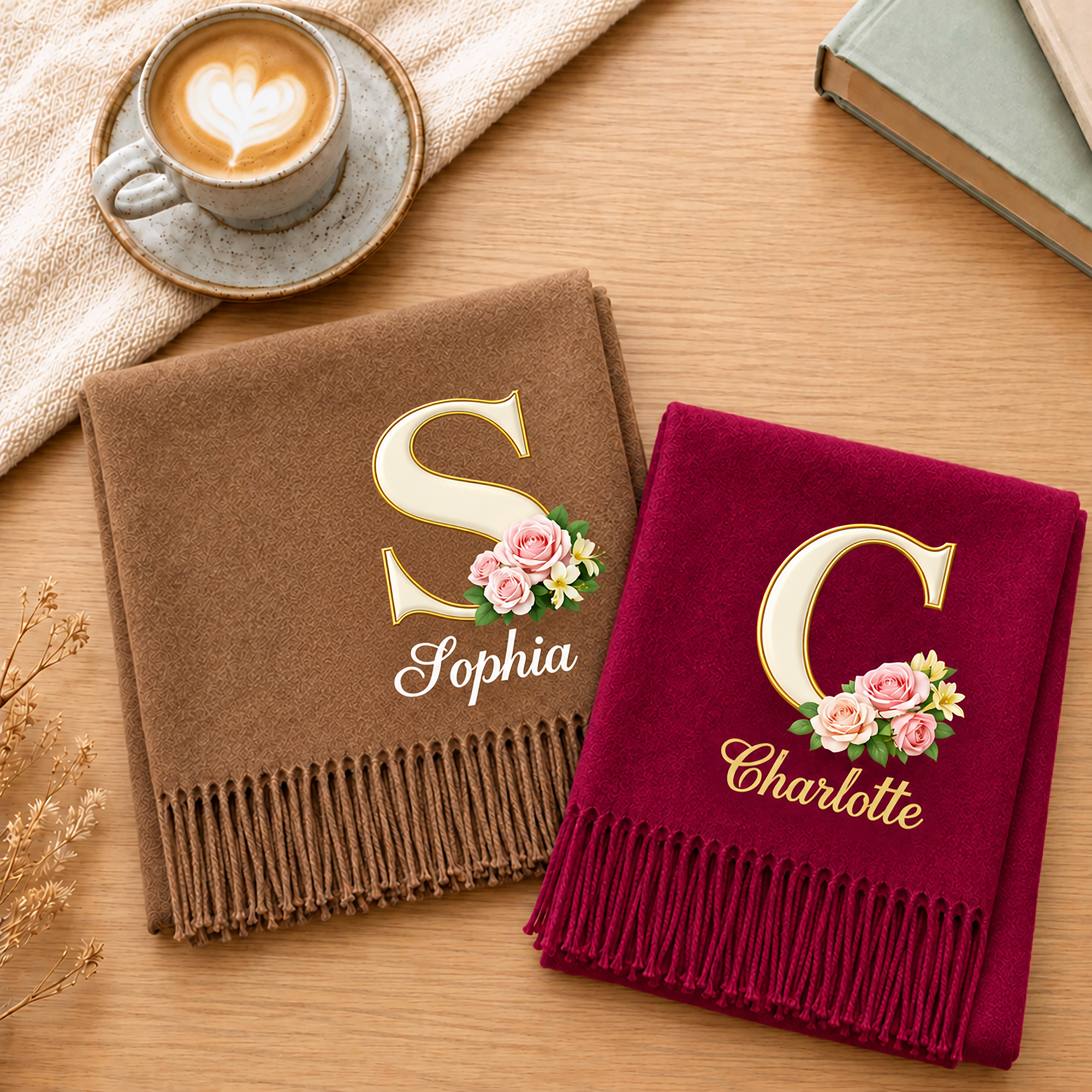 Individuell gestalteter, weicher, warmer Schal mit Geburtsblume, Initialen, Namen und Quaste – Winteraccessoire, Weihnachts- und Geburtstagsgeschenk für Frauen, Mütter und Großmütter